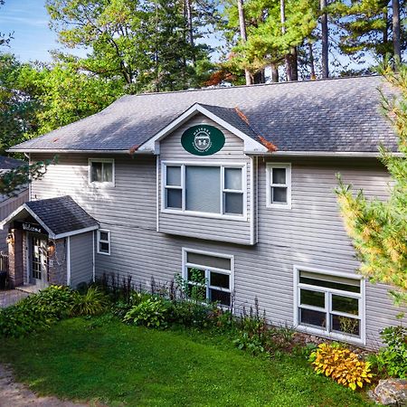 Muskoka Waterfront Retreat Villa Dwight Екстериор снимка