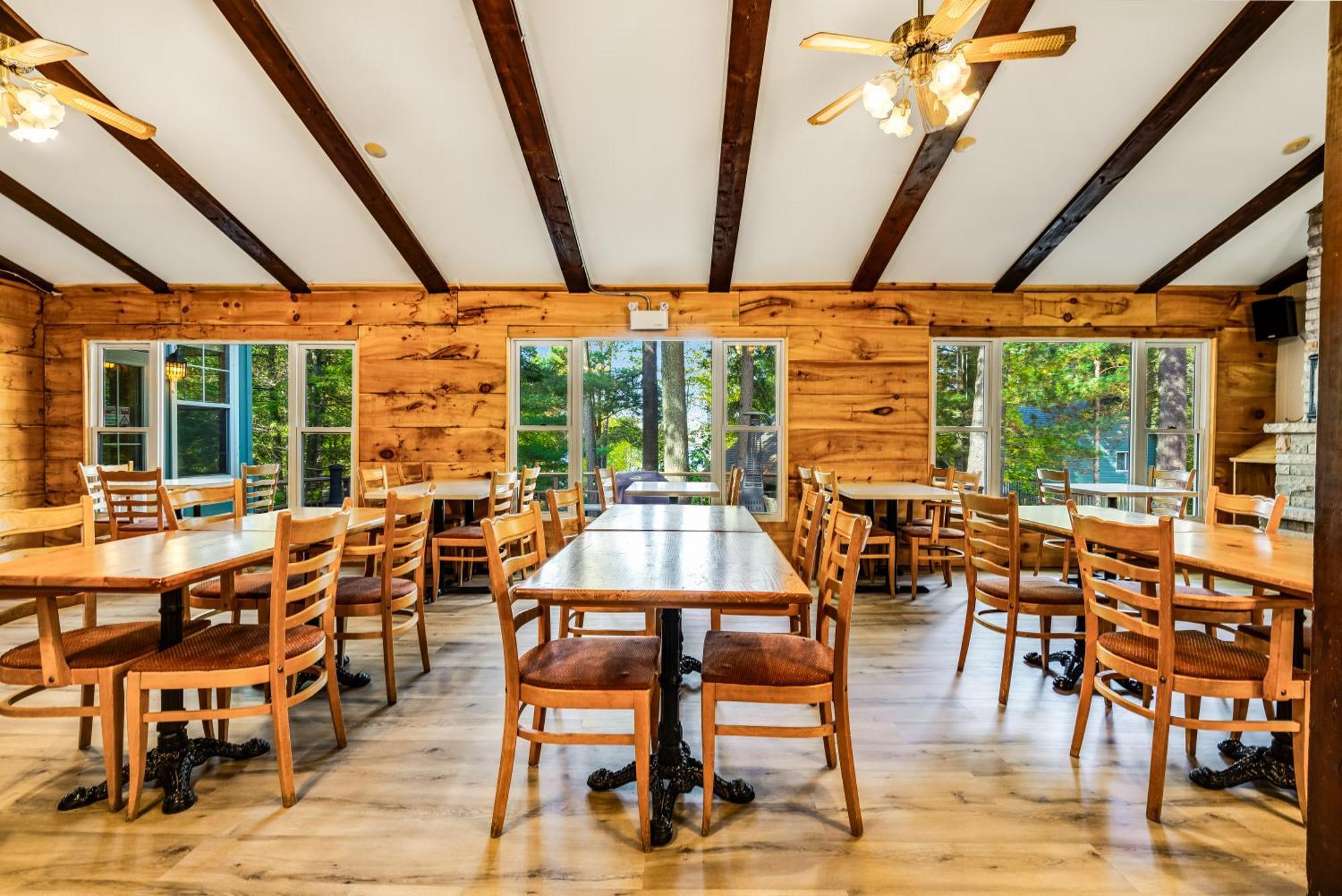 Muskoka Waterfront Retreat Villa Dwight Екстериор снимка