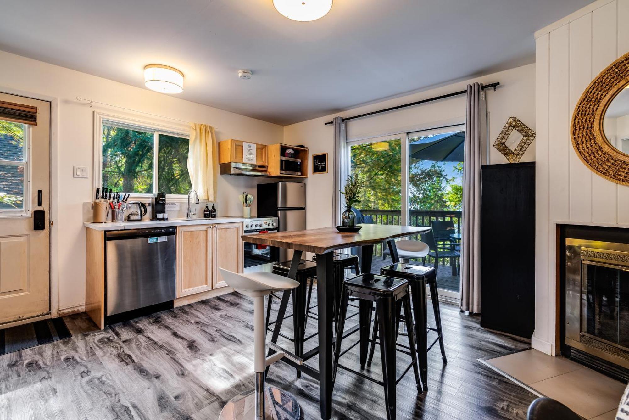 Muskoka Waterfront Retreat Villa Dwight Екстериор снимка