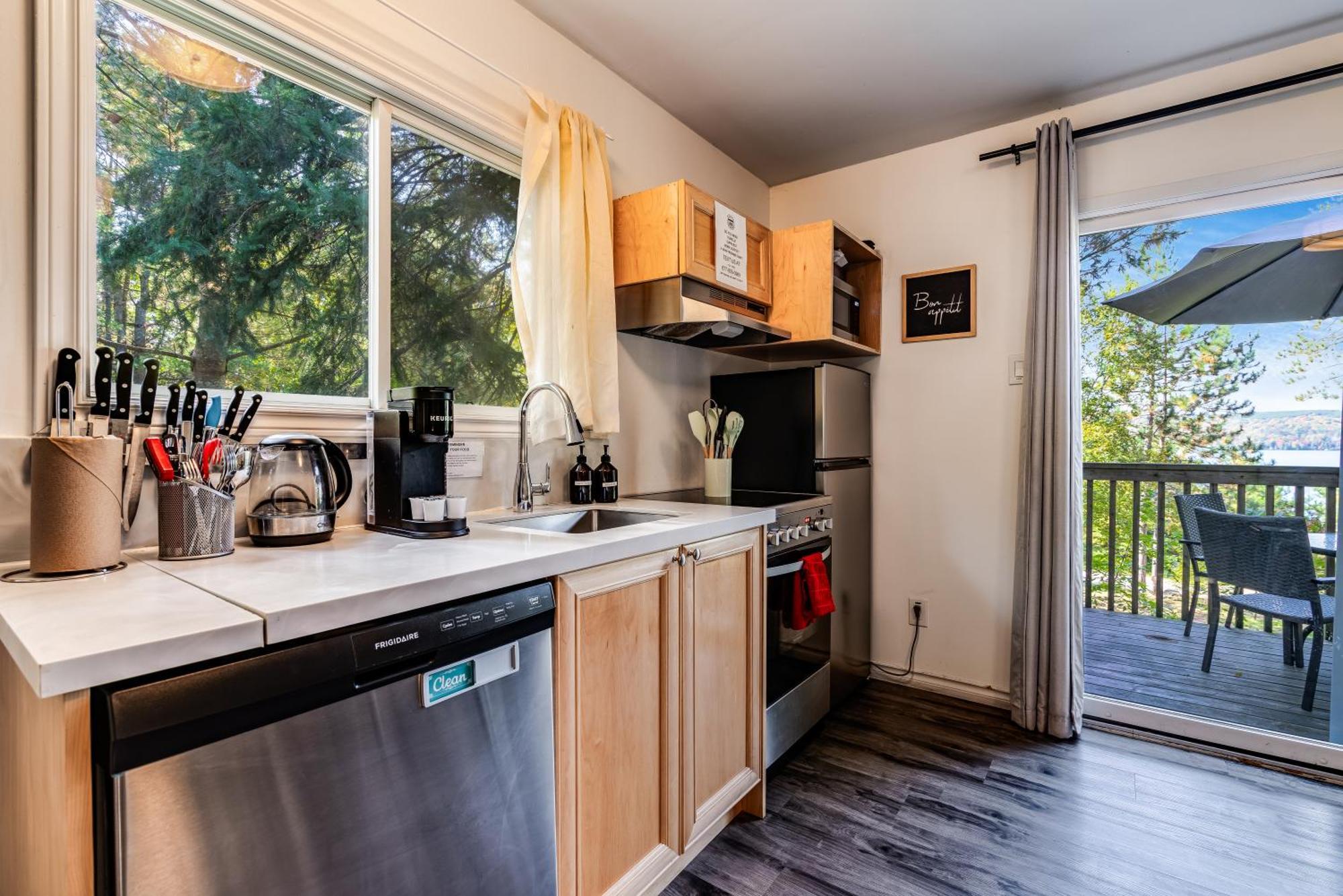 Muskoka Waterfront Retreat Villa Dwight Екстериор снимка