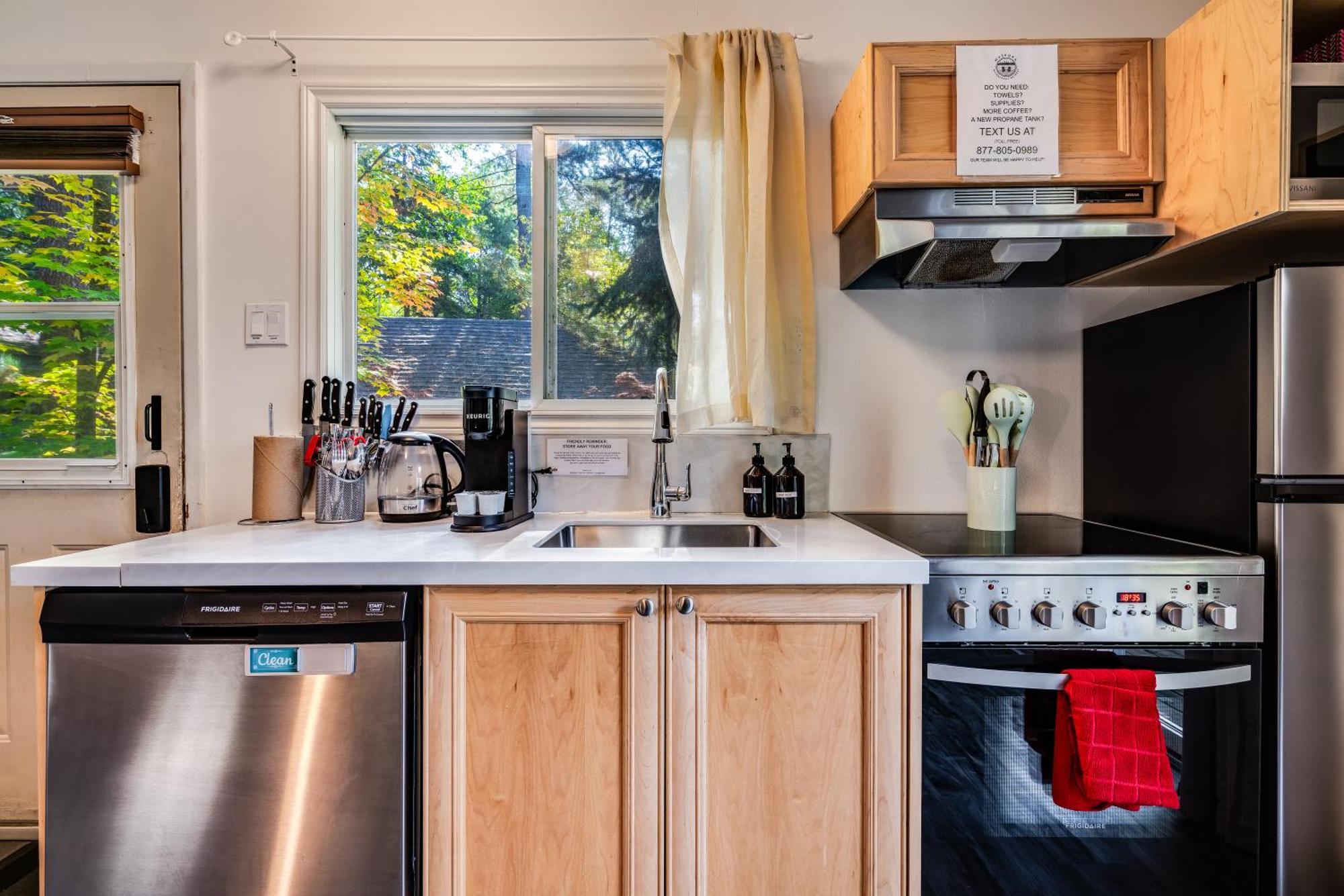 Muskoka Waterfront Retreat Villa Dwight Екстериор снимка