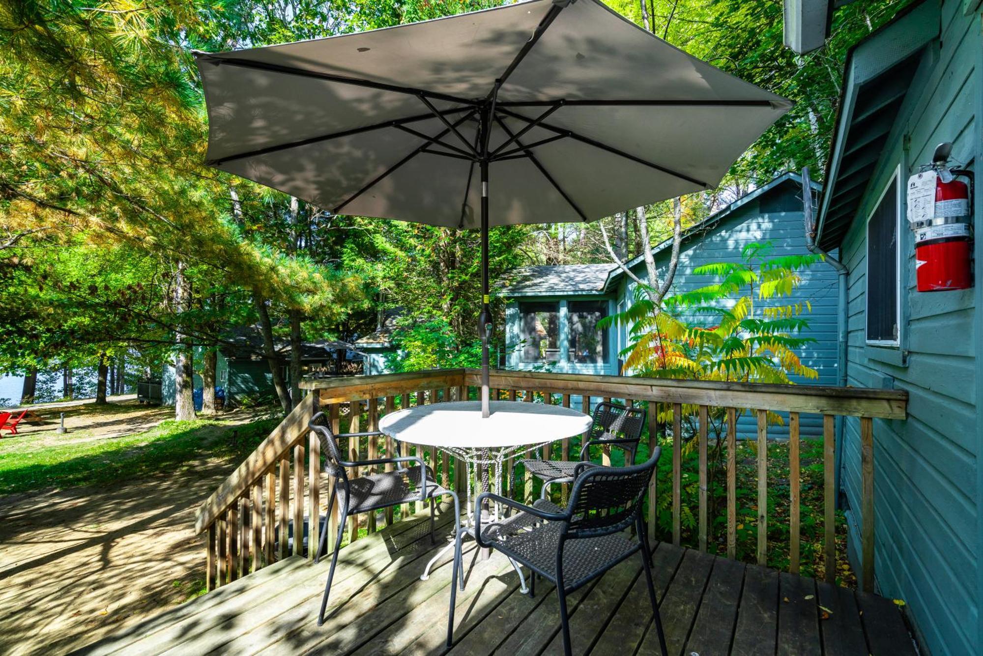 Muskoka Waterfront Retreat Villa Dwight Екстериор снимка