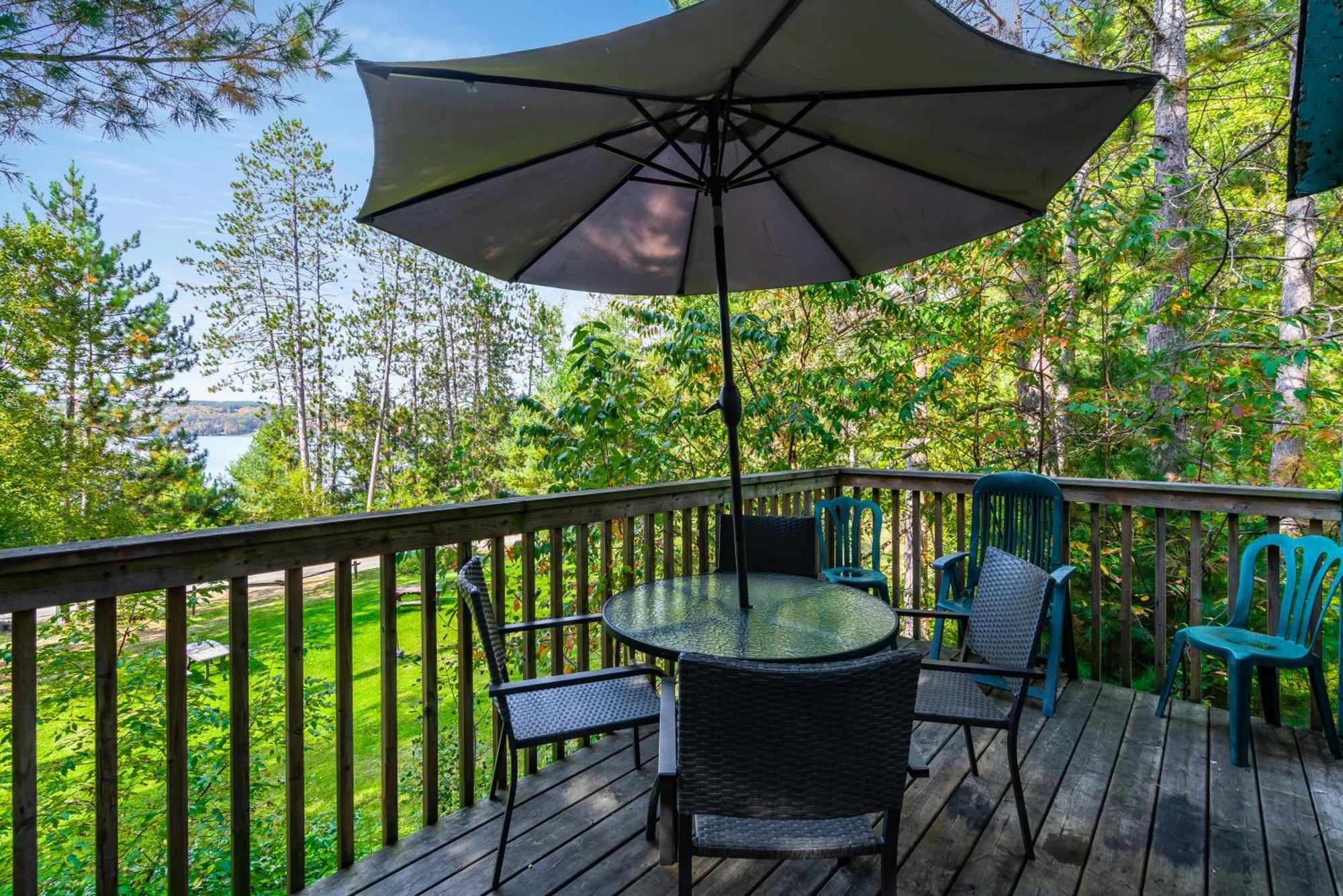 Muskoka Waterfront Retreat Villa Dwight Екстериор снимка