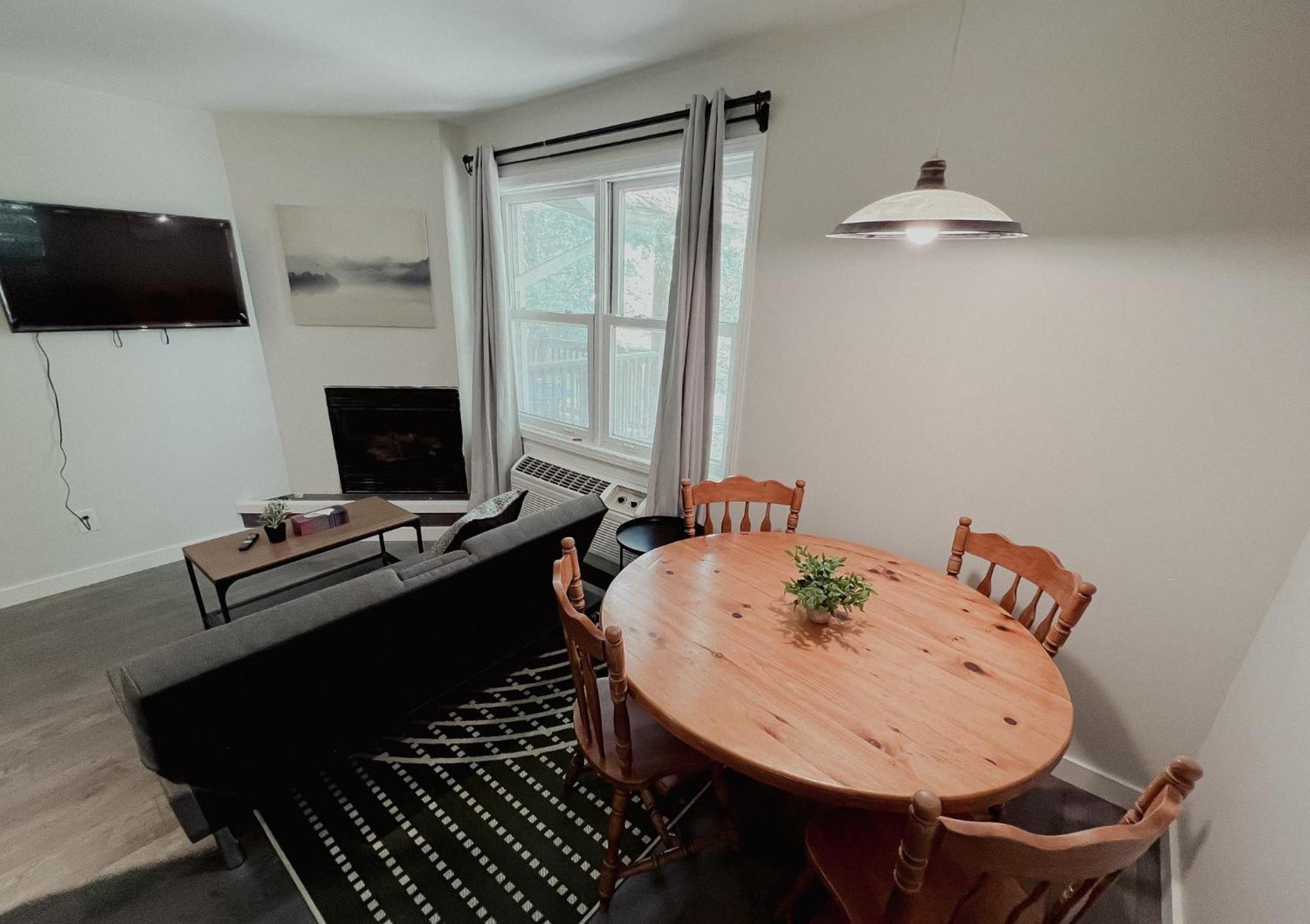 Muskoka Waterfront Retreat Villa Dwight Екстериор снимка