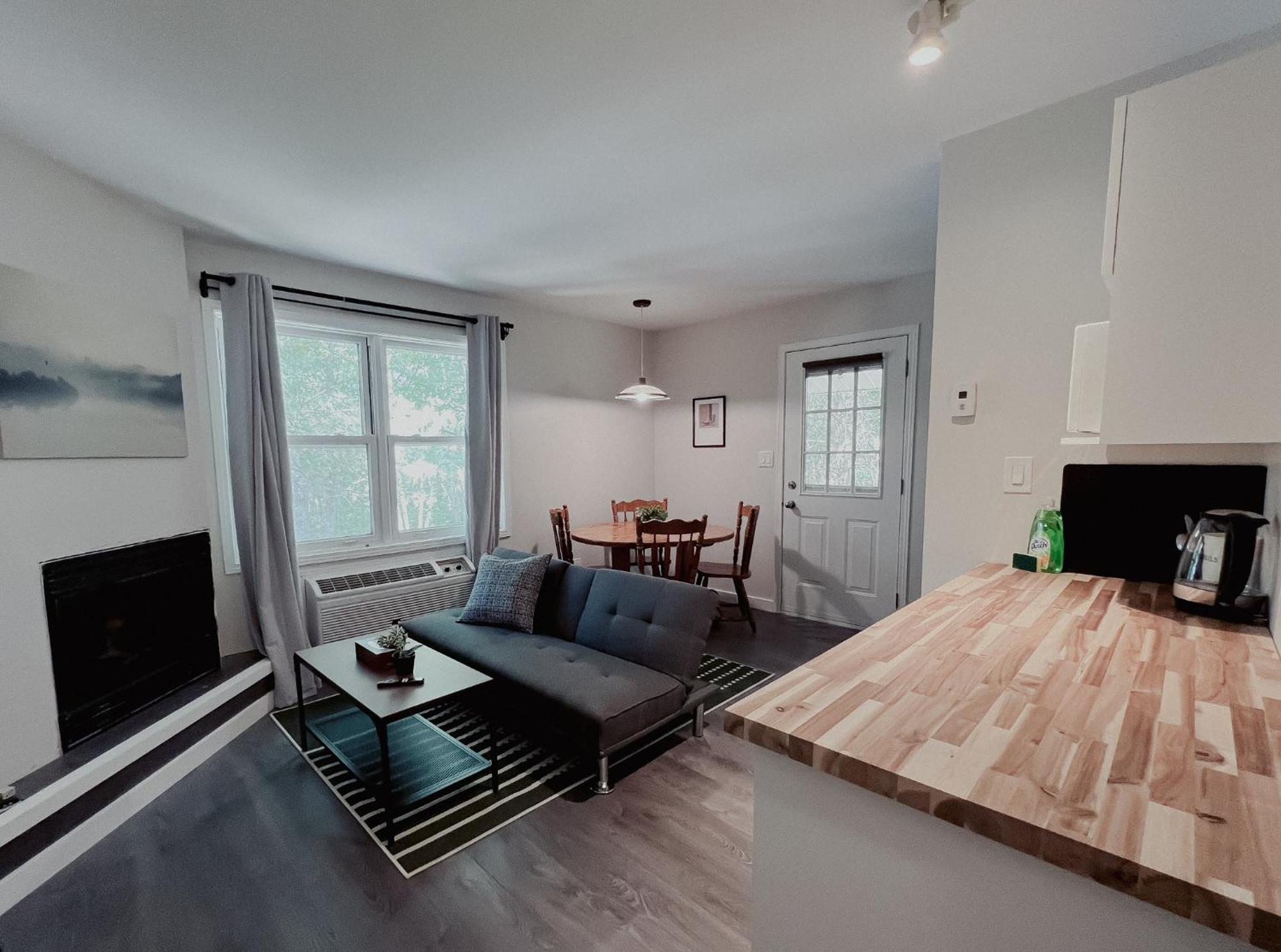 Muskoka Waterfront Retreat Villa Dwight Екстериор снимка