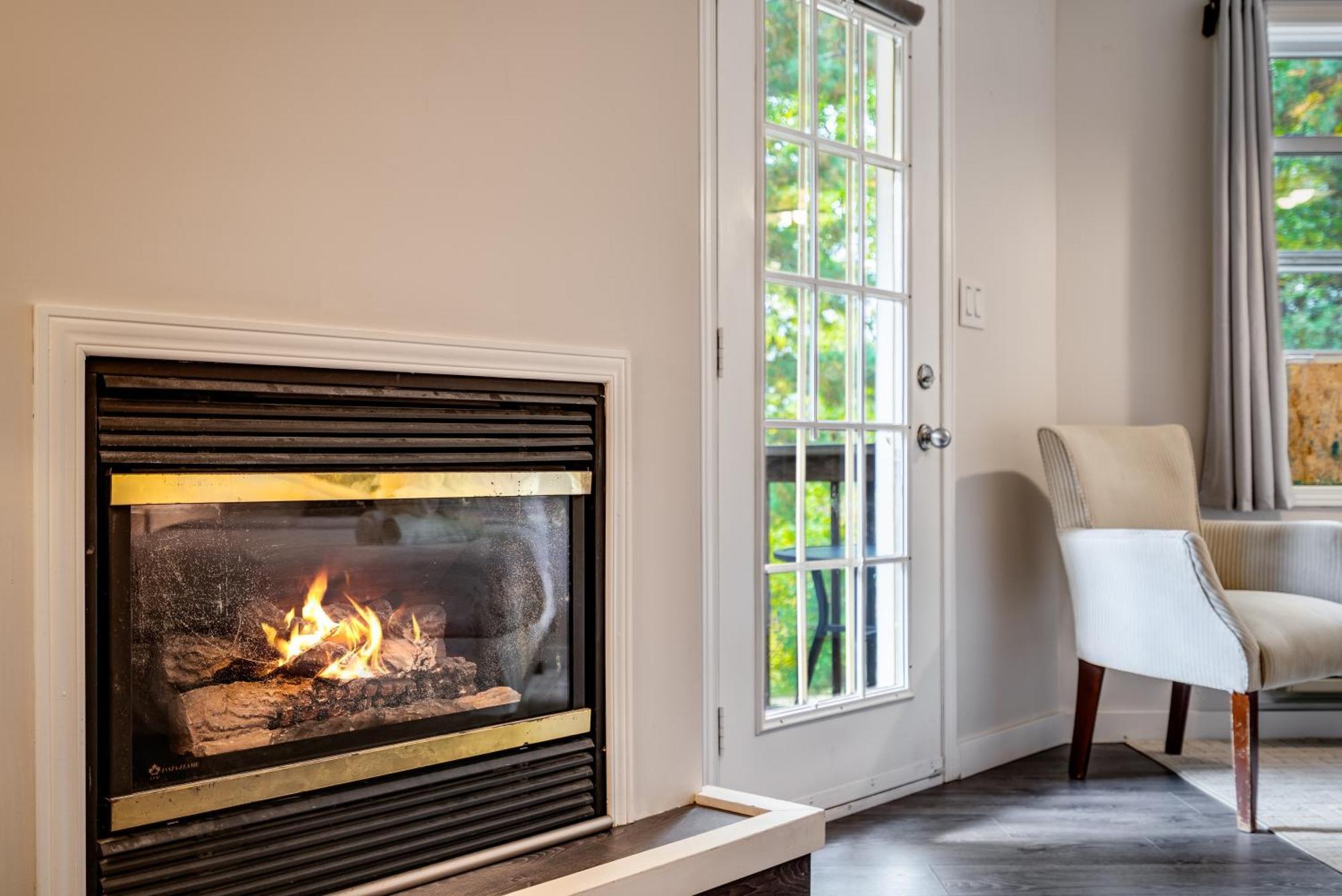 Muskoka Waterfront Retreat Villa Dwight Екстериор снимка