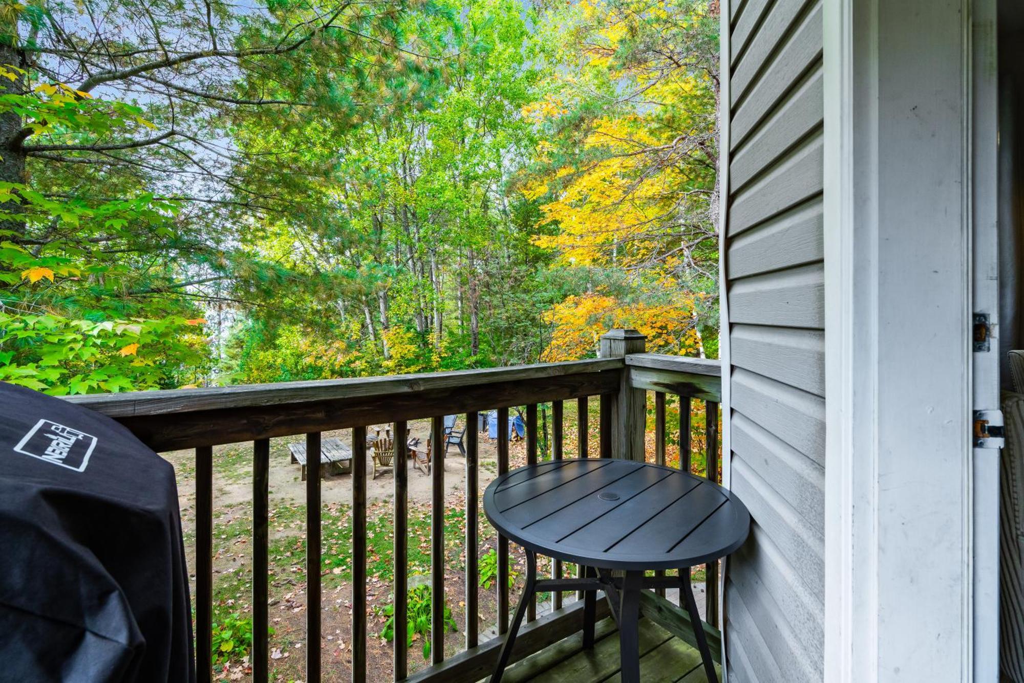 Muskoka Waterfront Retreat Villa Dwight Екстериор снимка